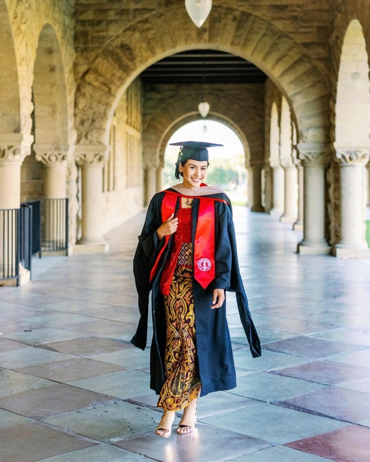Maudya Ayunda menyelasaikan S2-nya di Stanford University untuk program Master Bisnis Administrasi. (Foto: Instagram/@maudyayunda)