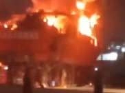 Kapal Basarnas Terbakar di Muara Baru Sedang Docking, 14 Mobil Damkar Diterjunkan