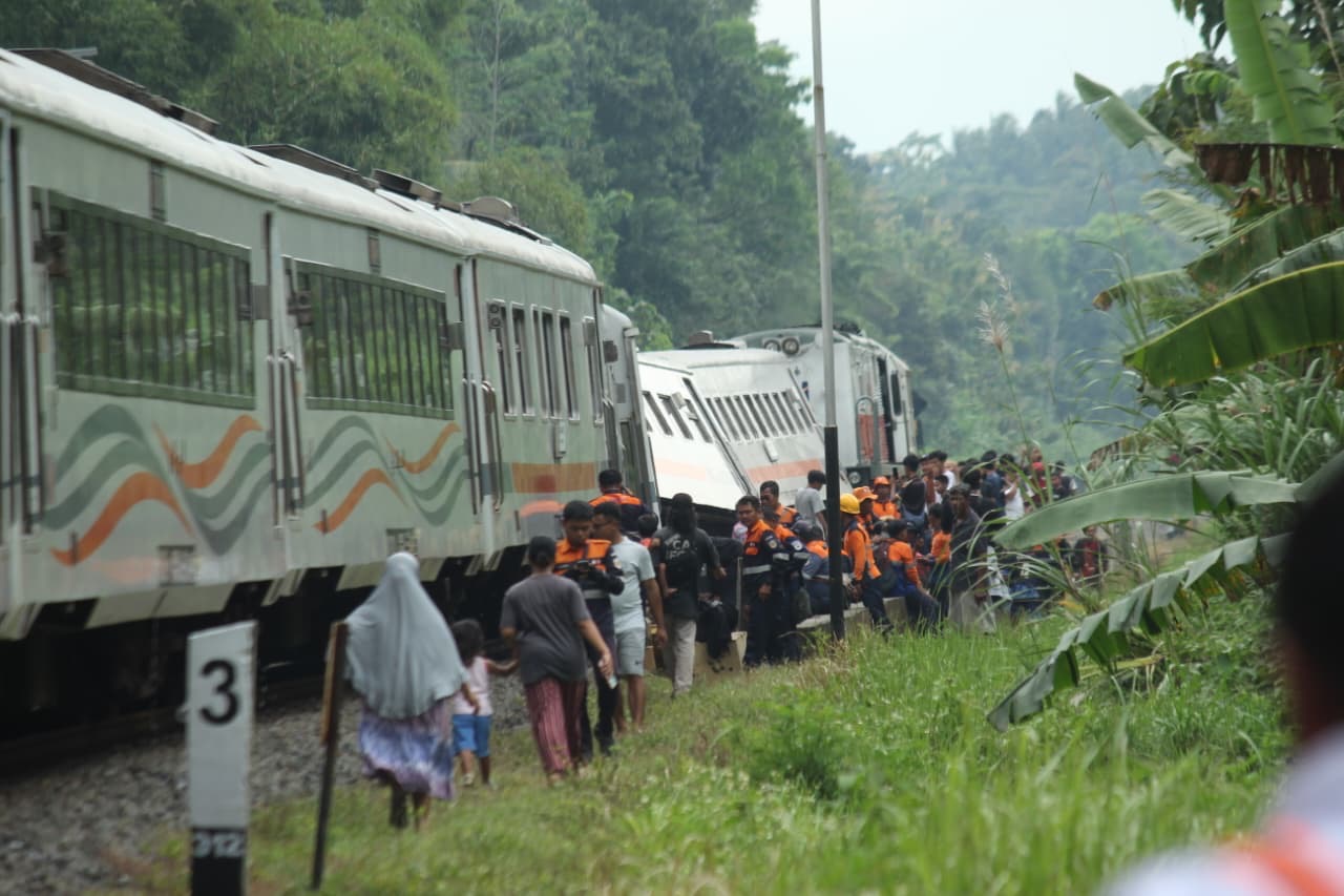 Kereta Bangunkarta Anjlok di Bumiayu, Perjalanan Jakarta-Yogyakarta Dibatalkan dan Penumpang Bisa Mengurus Refund