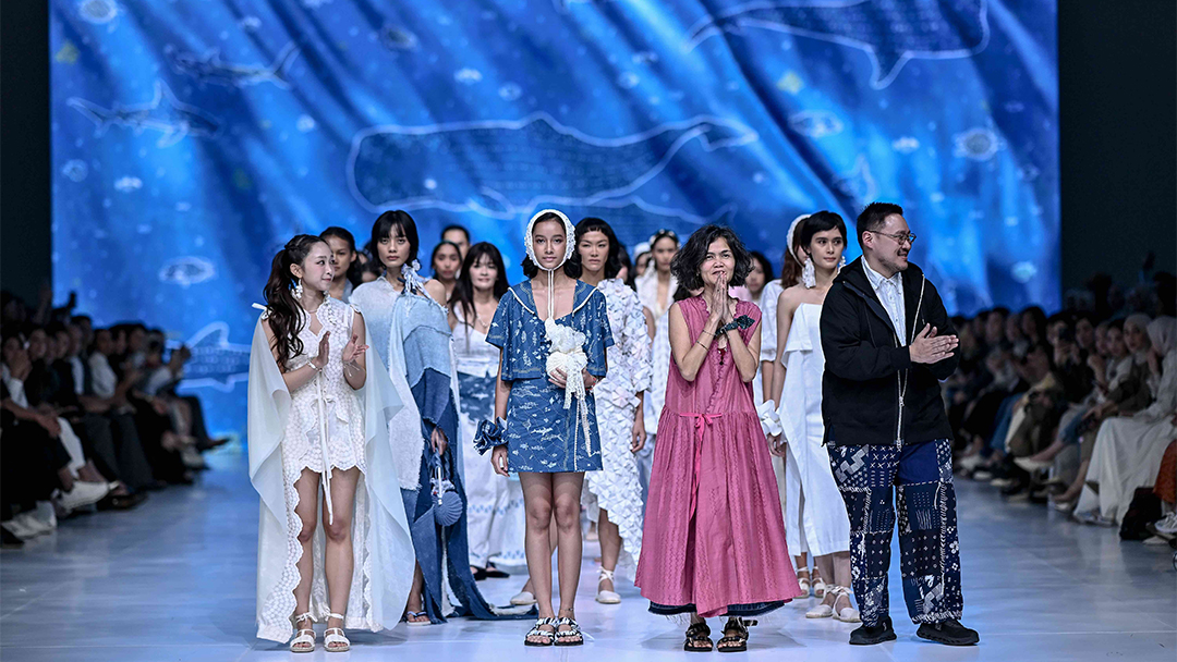 Ekspresi Duka Laut dalam Koleksi ‘Larung’ dari Sejauh Mata Memandang di Jakarta Fashion Week 2026