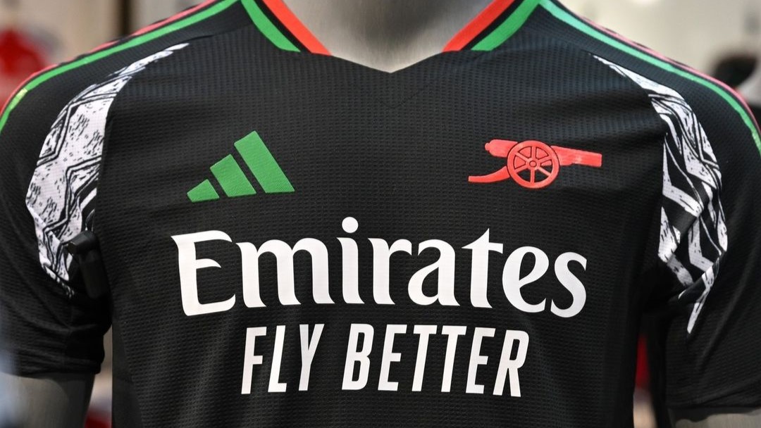 Arsenal Rilis Jersey Tandang 2024/2025, Terinspirasi dari Afrika