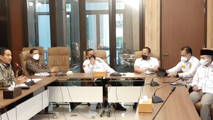 KPK Datangi Kantor PDIP dan PPP