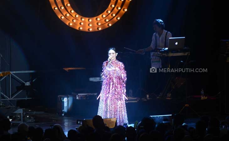 Bawakan Lagu-Lagu Hit, Andien Bikin Penonton Java Jazz Festival 2019 Berdansa