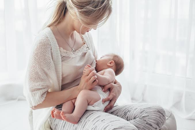Ada bakteri baik di dalam ASI (Foto: Parents)