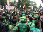 Jokowi Puji Ojek Online, Katanya ...