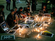 5 Jurnalis Hilang saat Meliput Gunung Anak Krakatau, PFI, AJI, dan PWI Solo Gelar Aksi Menyalakan Lilin Doa Bersama
