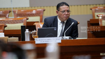 Inosentius Samsul Jalani Uji Kelayakan dan Kepatutan Calon Hakim Konstitusi di Komisi III DPR