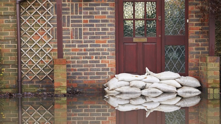 Mudah, Cara Cegah Banjir Masuk Rumah
