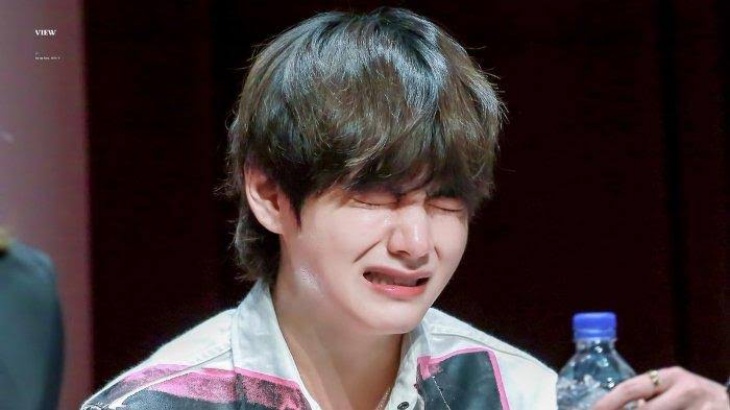 Fashion Item Ala V BTS Kerap Diburu dan Ludes Terjual