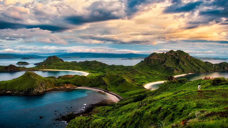 Pulau Komodo dan Padar, Dari Pasir Merah ke Wisata Mewah