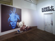 Menikmati Instalasi Kontemporer Bergaya Art Gallery Kolaborasi KAWS + Warhol