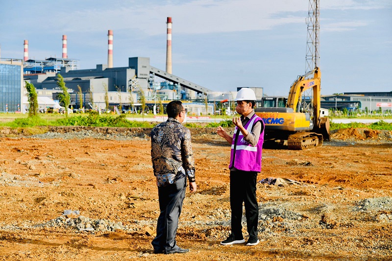 Presiden Jokowi resmikan pembangunan smelter di Konawe. (Foto: Sekretariat Presiden)