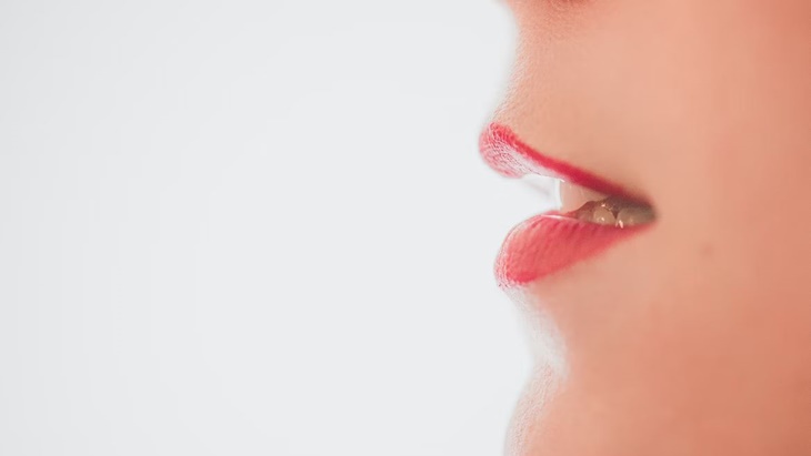 Bibir Segar dan Sehat Seharian dengan Emina Glossy Stain