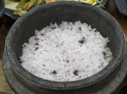 Enggak Bisa Lepas dari Nasi? Nih 3 Menu Nasi Khas Indonesia Kesukaan Bondan Winarno