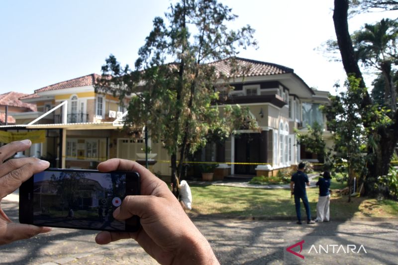 Foto Dalam Brankas Emas Sentul Diduga Jampidsus, Polri: Masih Didalami, Mohon Waktu