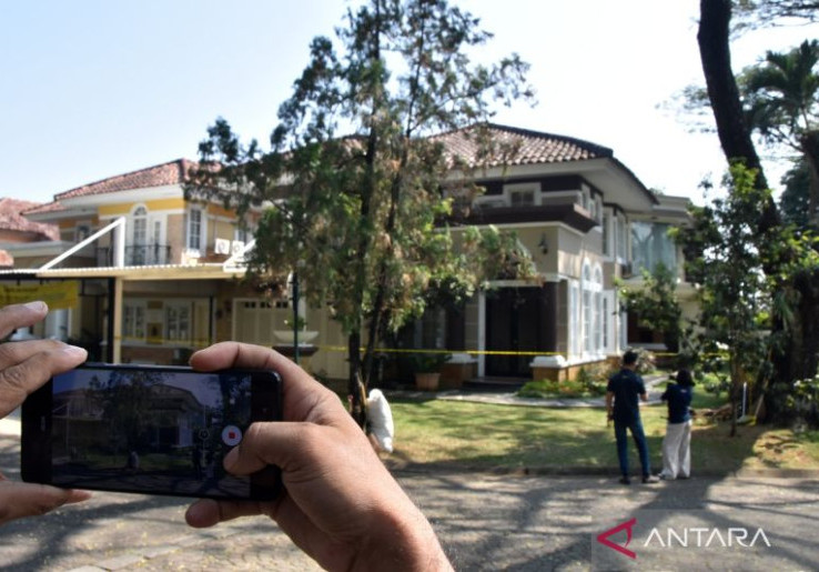 Foto Dalam Brankas Emas Sentul Diduga Jampidsus, Polri: Masih Didalami, Mohon Waktu