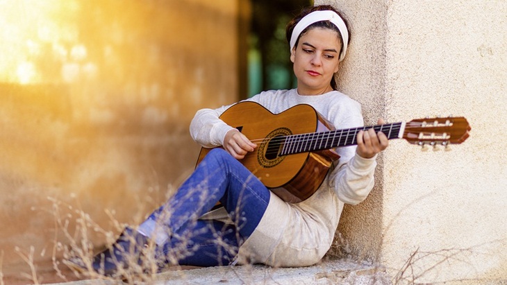 Bermain musik. (Foto: Pixabay/josealbafotos)