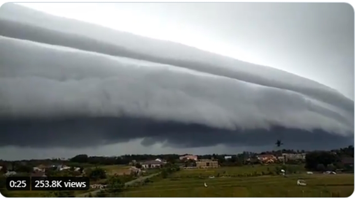 Viral Awan Tsunami Menggulung di Langit Aceh