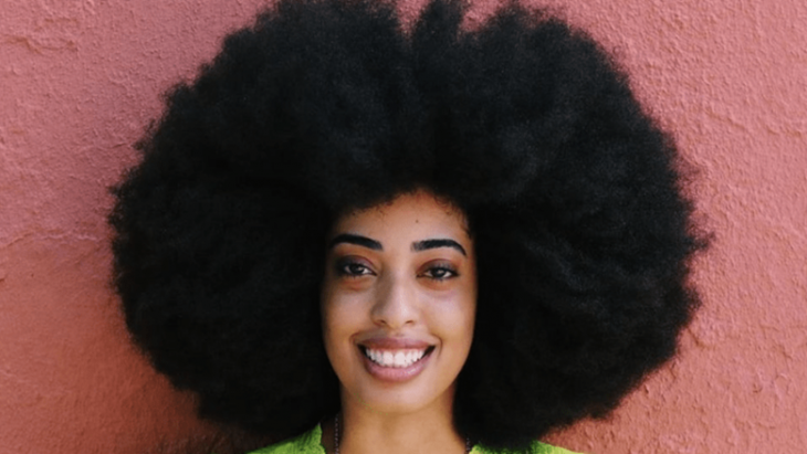 Perempuan Ini Pecahkan Rekor Afro Terbesar di Dunia