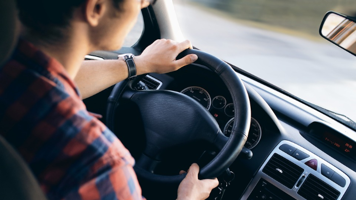'Fashion Item' Pria yang Wajib Ada di Mobil, Sudah Punya?