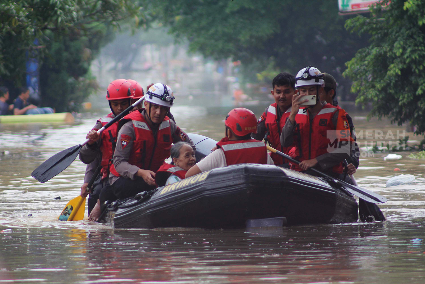 Dianggap Jadi Pemicu Banjir Jabodetabek, Puluhan Vila di Puncak Disegel