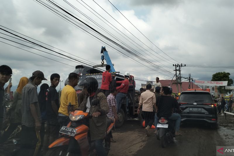 Banjir Lahar Dingin Sumatra Barat, 50 Orang Meninggal 27 Hilang