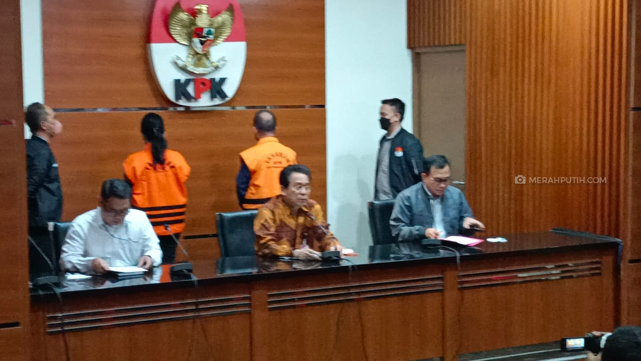 KPK Duga Bupati Kapuas dan Istrinya Pakai Uang Korupsi untuk Ongkos Politik