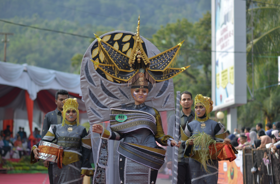 Pakaian Adat Khas Indonesia, Ada 11 Busana Tradisional dan Penjelasannya