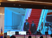 PM Kanada Beri Jokowi Jersey Basket