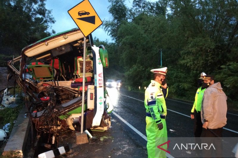 13 Orang Meninggal Akibat Kecelakaan Bus di Imogiri