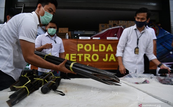 Duduk Perkara John Kei Nekat Serang Pamannya