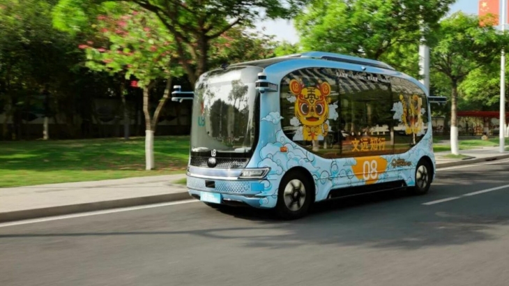 Minibus Tanpa Awak Mulai Beroperasi di Guangzhou, China