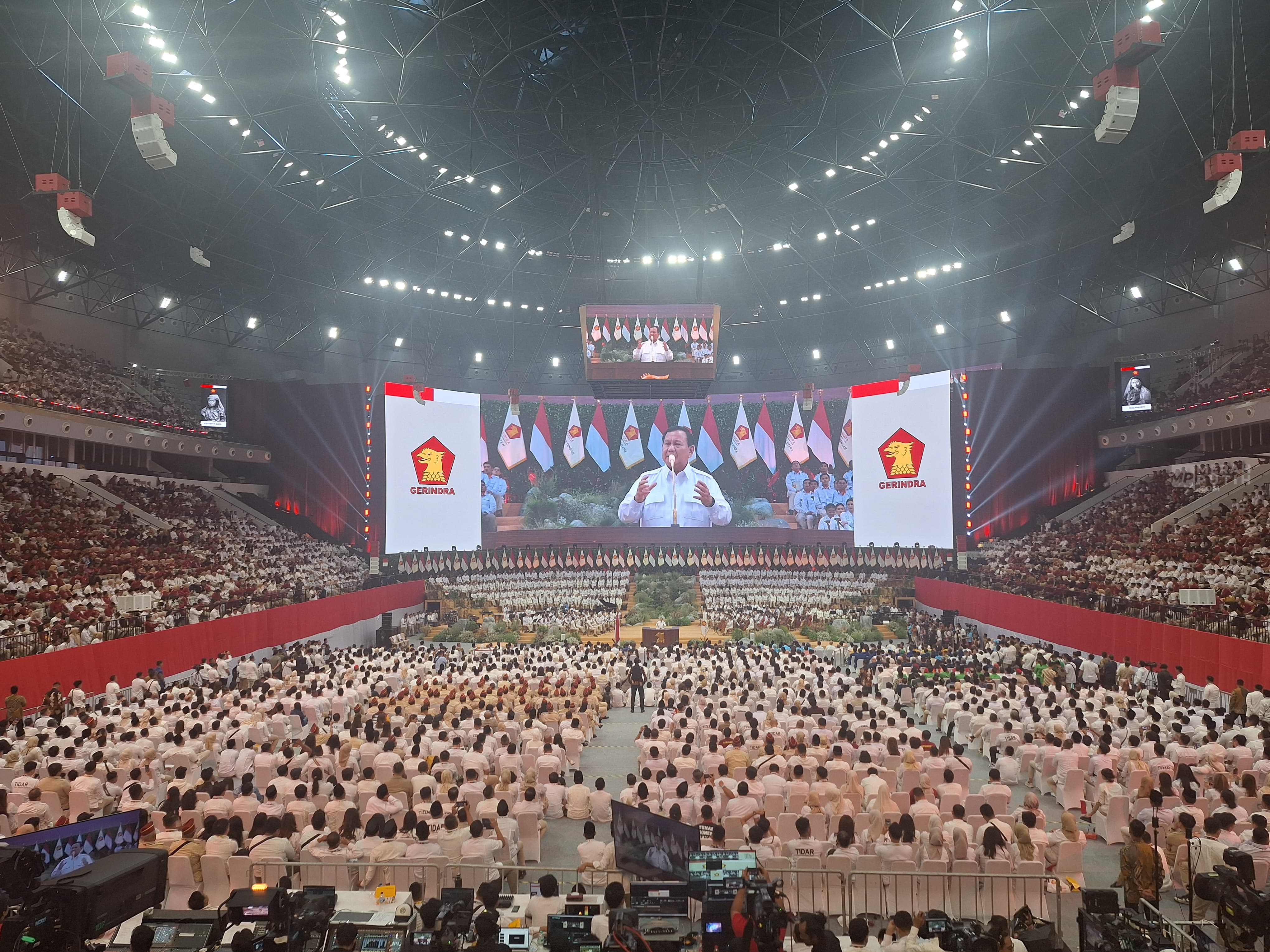Prabowo Akan Bawa Sebagian Menteri Jokowi ke Kabinetnya