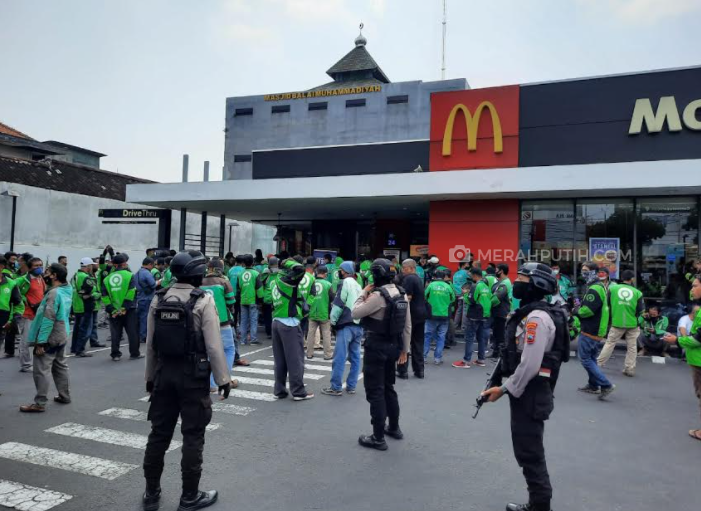 Anak Jokowi yang Beri Perintah ke Satpol PP Bubarkan Kerumunan 'BTS Meal'