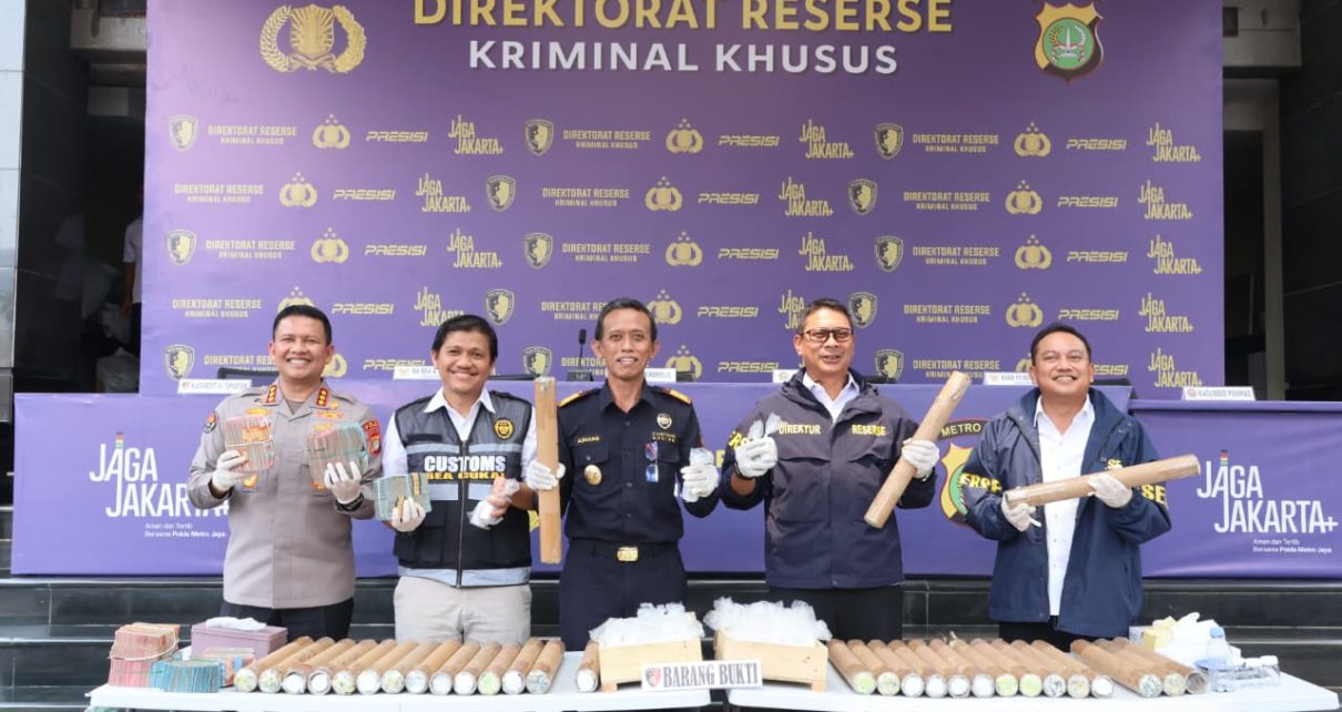 Polda Metro Jaya Gagalkan Penyelundupan 760 Kg Merkuri di Tanjung Priok, 2 Orang Ditangkap