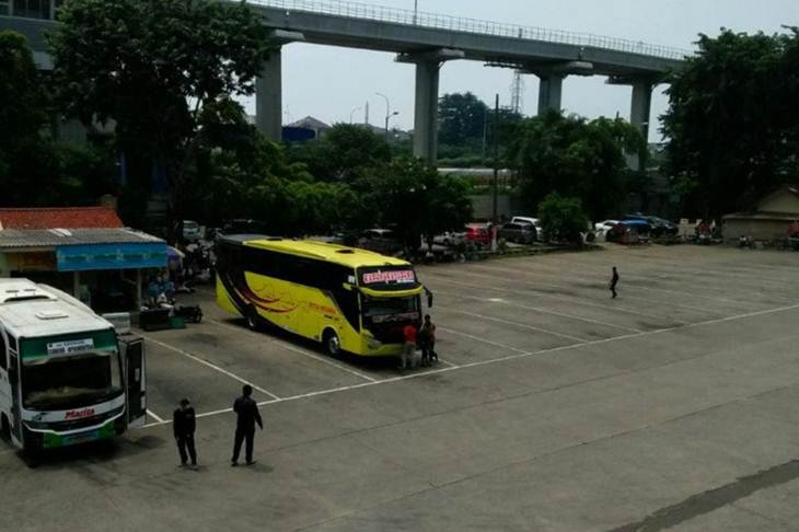 Parkiran Bus Antar Kota Antar Provinsi (AKAP) di Terminal Kampung Rambutan, Jakarta Timur, sepi penumpang, Senin (30/3/2020). (ANTARA/HO-Terminal Kp Rambutan)
