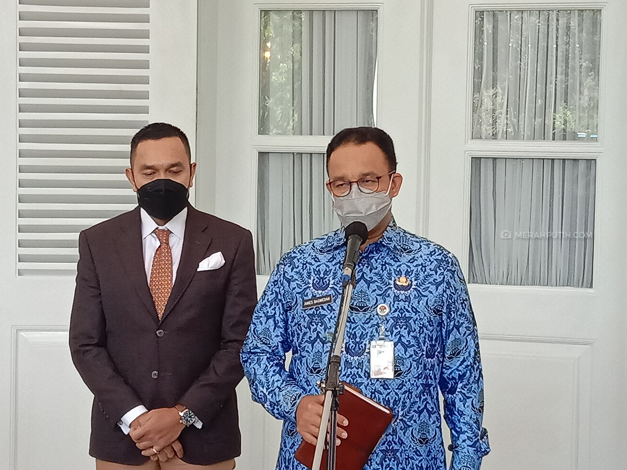 Gubernur DKI Jakarta Anies Baswedan (kanan) bersama anggota DPR Ahmad Sahroni. Foto: MP/Asropih