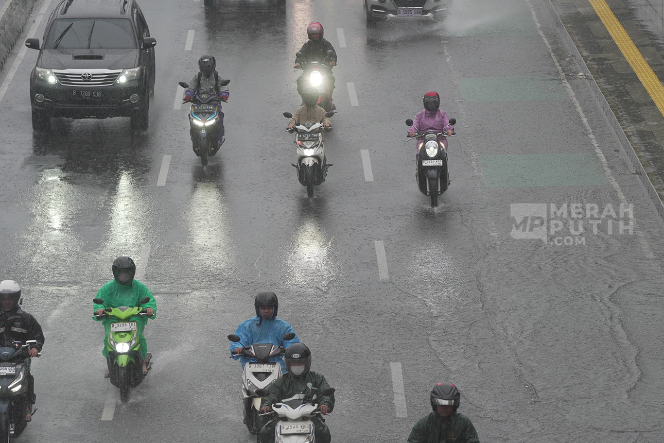 Peringatan Dini Cuaca Ekstrem 8–13 Oktober 2025