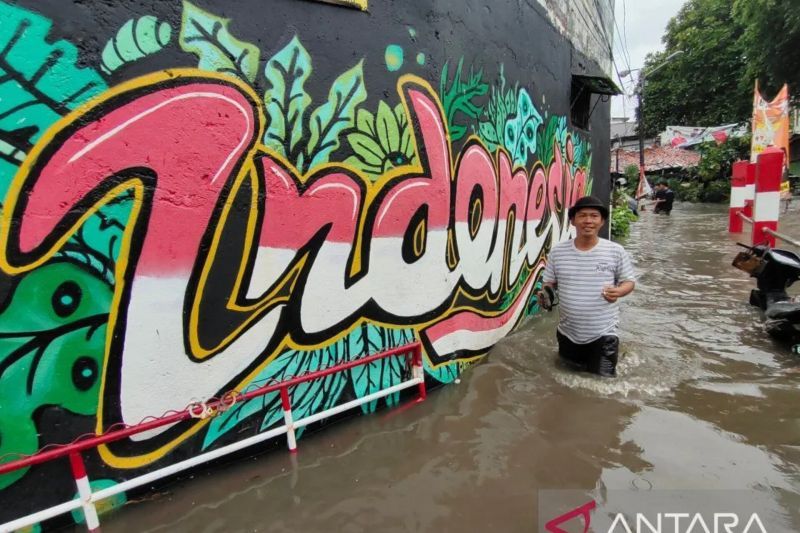Genangan Akibat Hujan Deras di Jakarta Mulai Berkurang