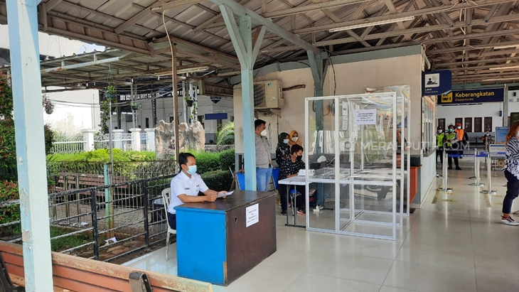 Mulai Hari ini, Penumpang Kereta Naik di Stasiun Cikampek Wajib Tes GeNose