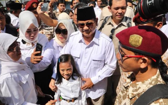 Keponakan Prabowo Usul Caleg Menyusui Boleh Kampanye Bawa Anak