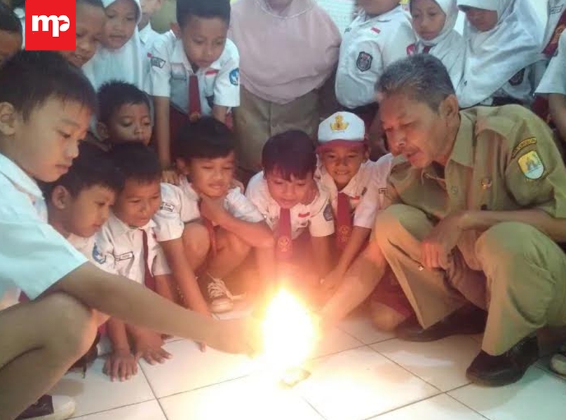 Heboh, Guru dan Siswa SDN 1 Plumbon Temukan Jajanan Berbahaya