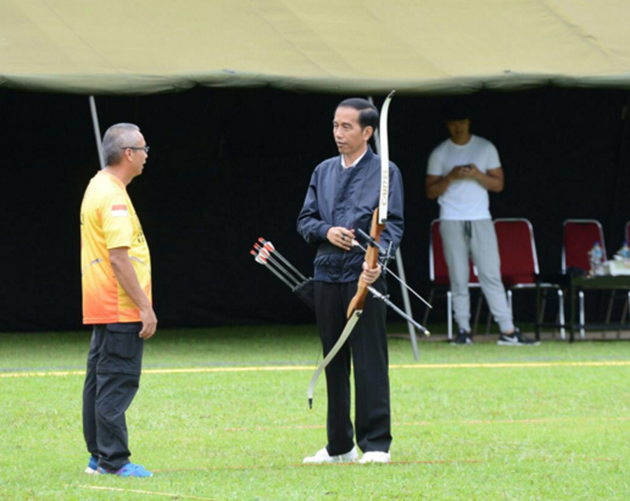 Jokowi Kaget Raih 107 Poin di Kejuaraan Panahan 