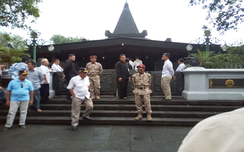Prabowo berziarah ke Astana Giribangun
