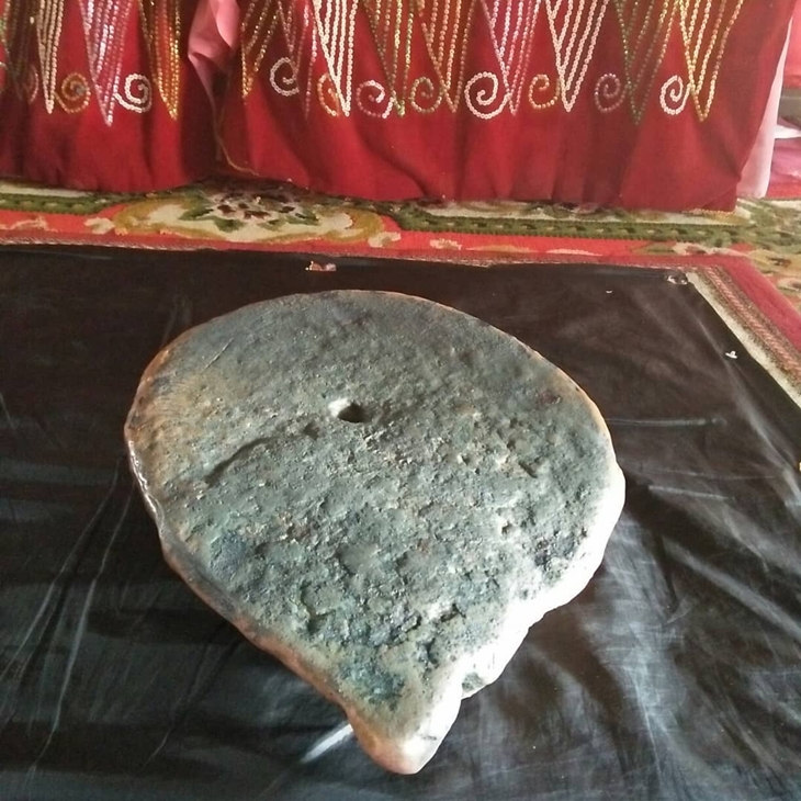 Batu angkek-angkek. (Foto: instagram.com/endbroto)