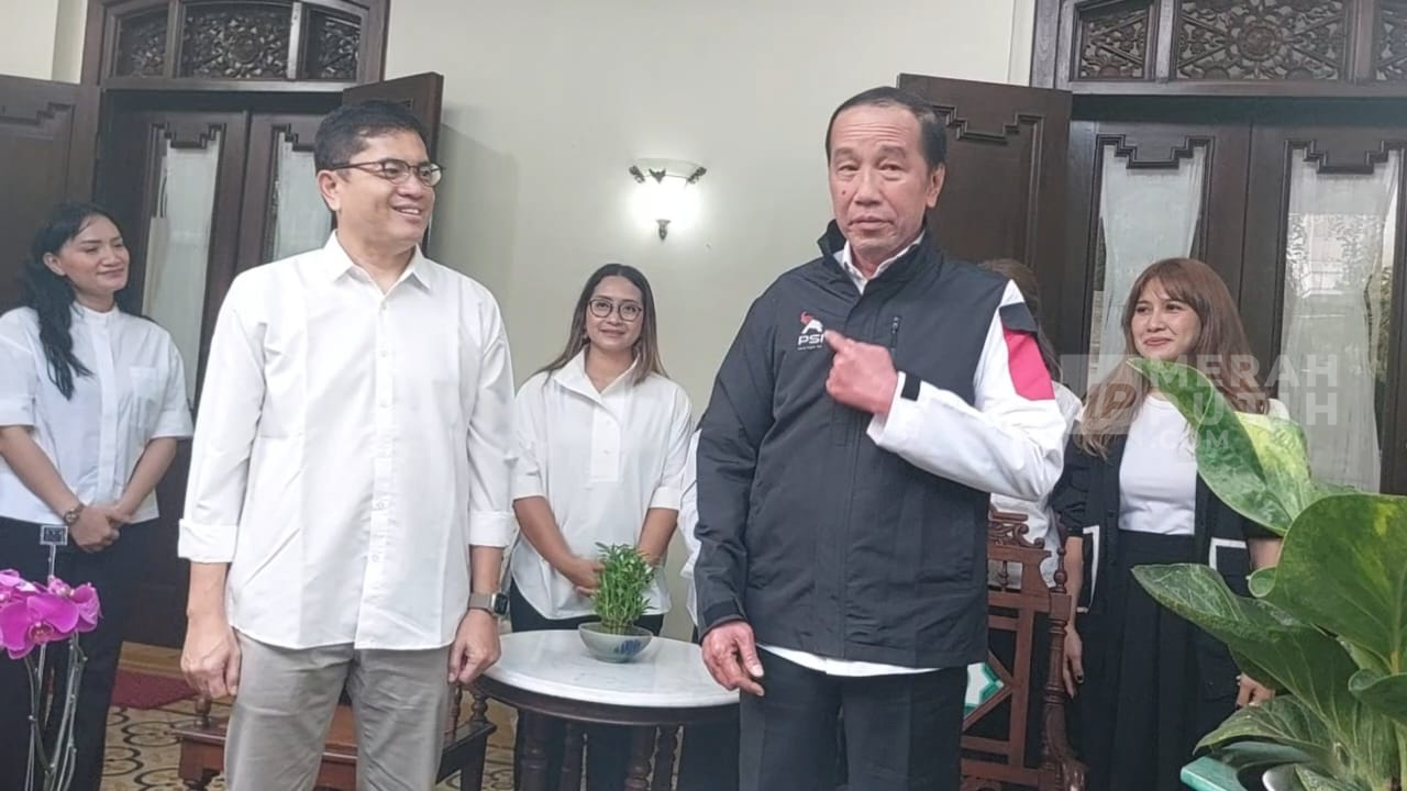 Berikan Jaket Berlogo Gajah ke Jokowi, Plt Ketum PSI: Ternyata Pas Sekali