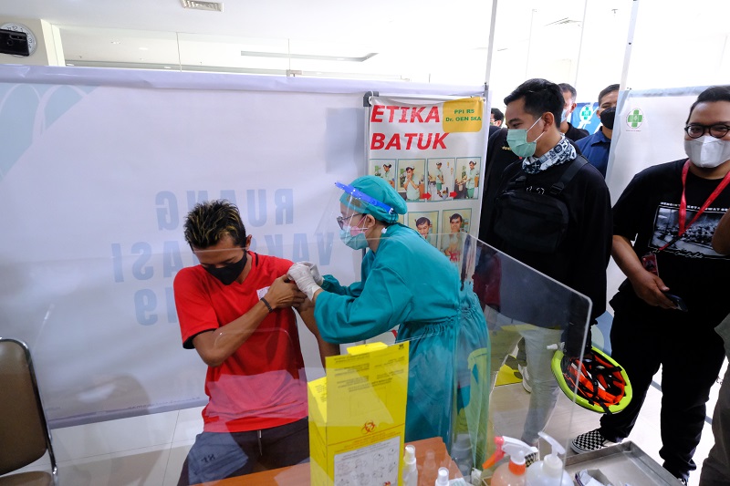 Vaksinasi COVID-19. (Foto: MP/Ismail)