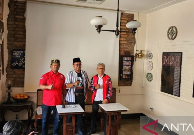 Guntur Romli: Ada Skenario Keroyok Ganjar di Balik Dukungan Golkar dan PAN ke Prabowo