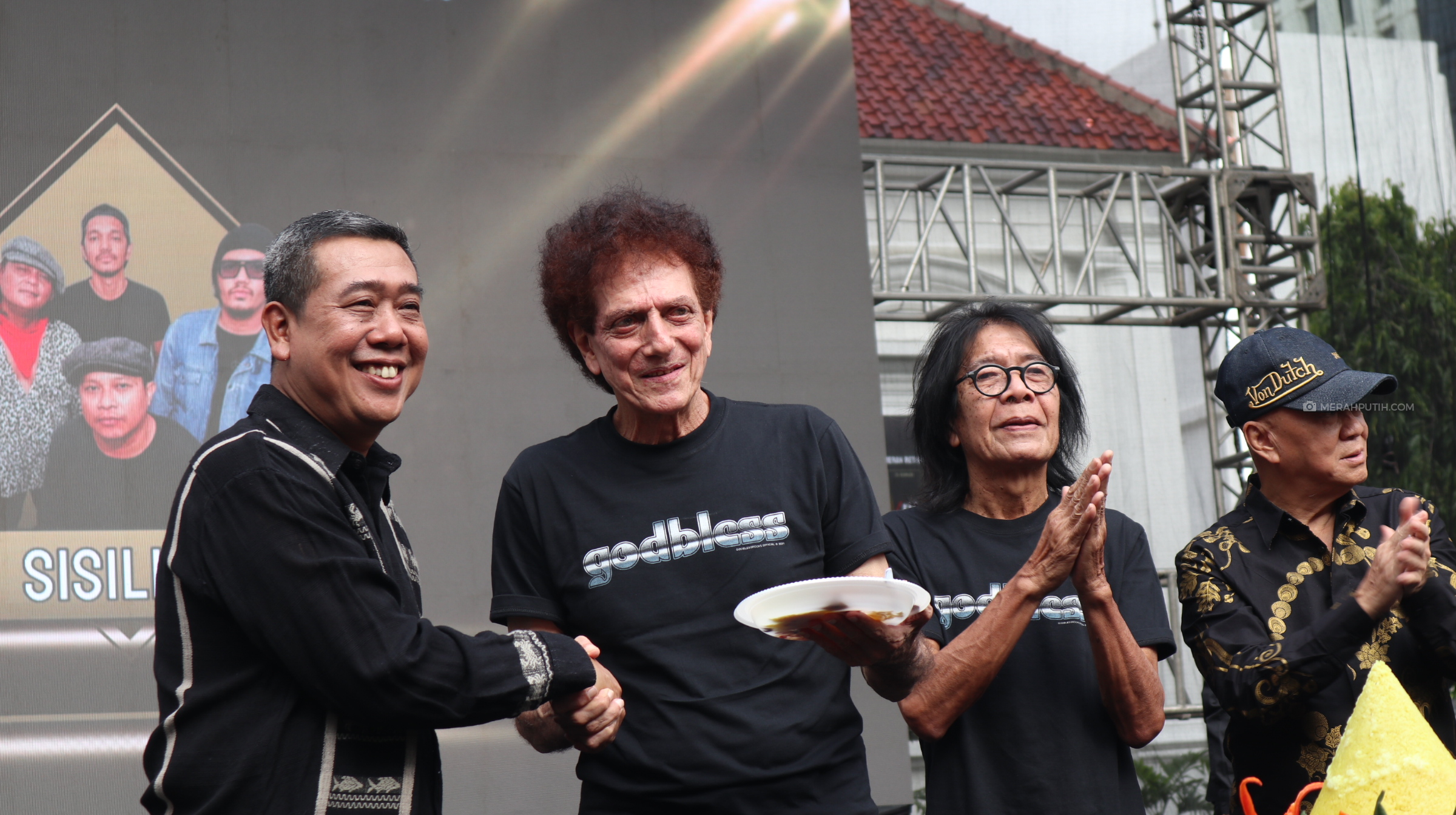 Achmad Albar Bocorkan God Bless Siapkan Materi Album Baru