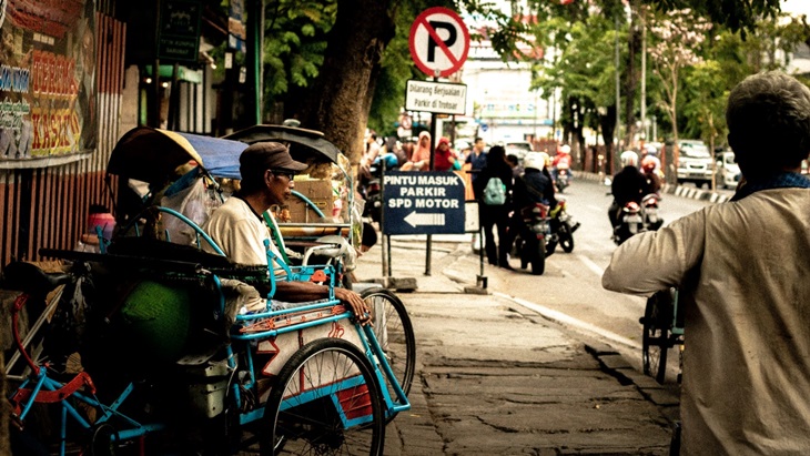 Tukang Becak, Tangguh Cari Muatan untuk Cari Makan